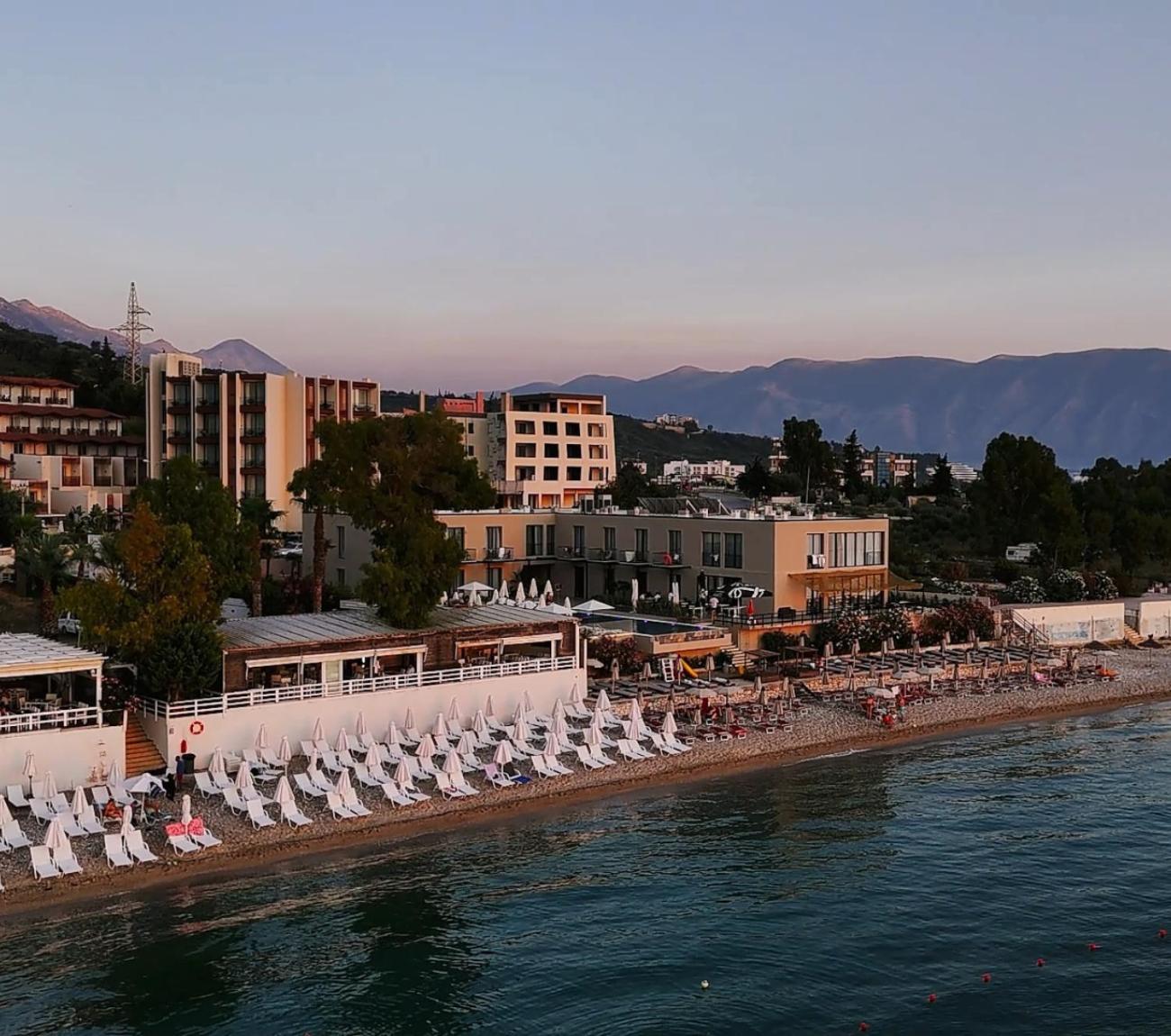 Dukes Albania Hotel Vlore Exterior photo